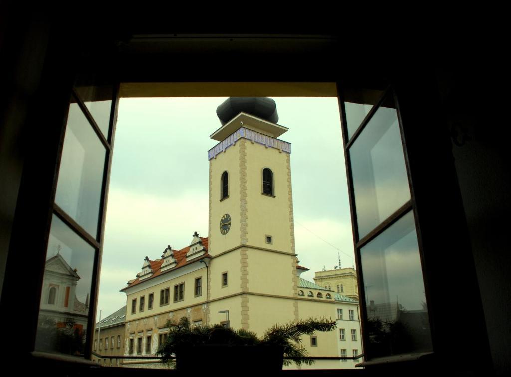 Hotel Zlaty Kohout Млада-Болеслав Экстерьер фото