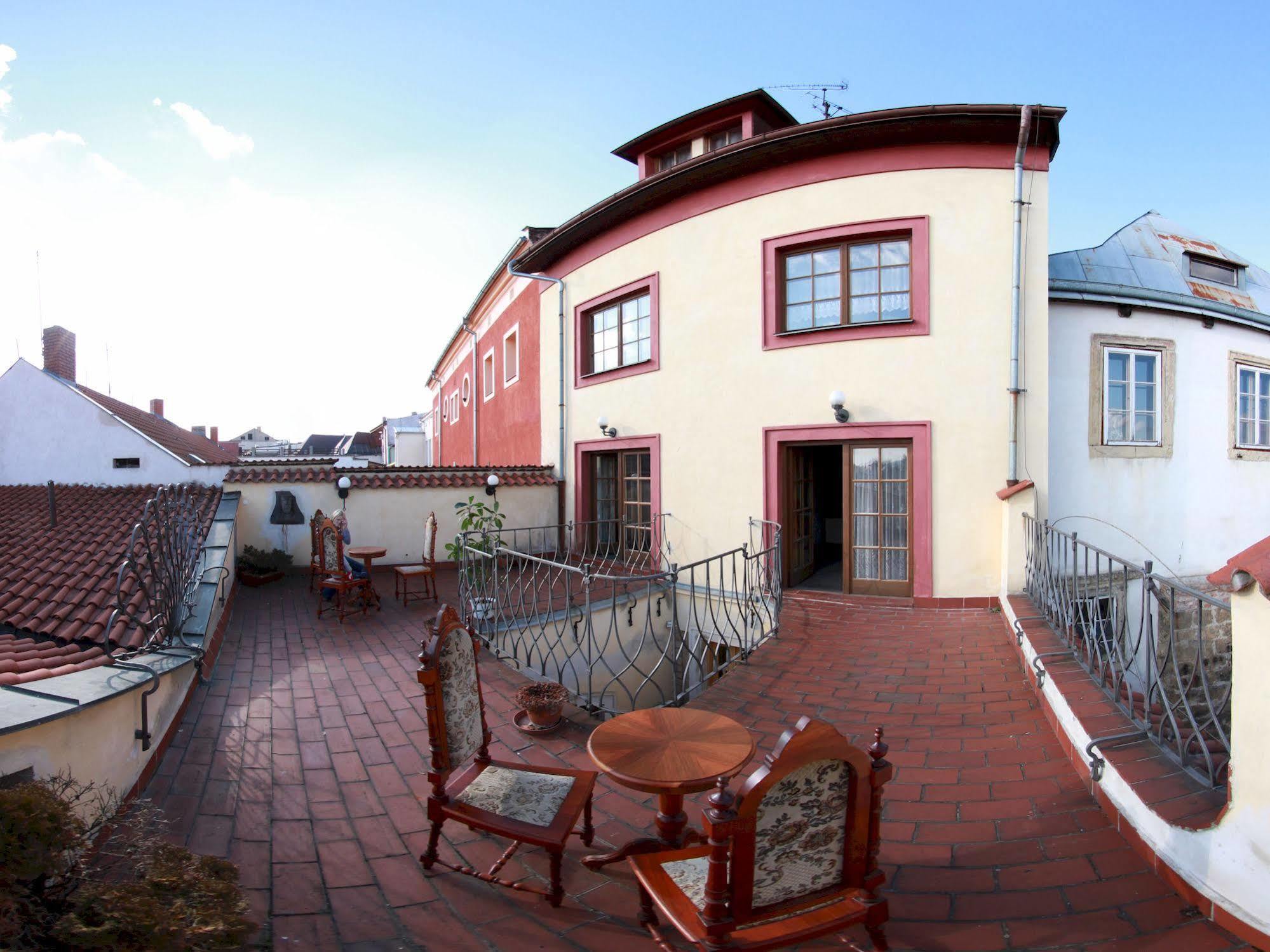 Hotel Zlaty Kohout Млада-Болеслав Экстерьер фото