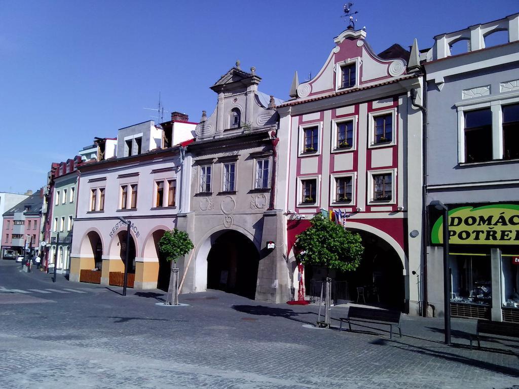 Hotel Zlaty Kohout Млада-Болеслав Экстерьер фото